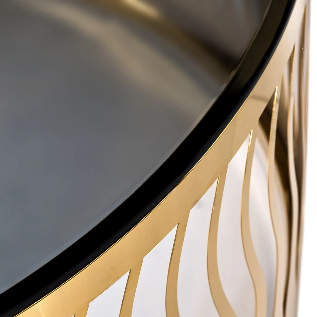 Стол журнальный Wave тонир.стекло/золото GY-CT8149GOLD от LaLume Стол журнальный Wave тонир.стекло/золото GY-CT8149GOLD от LaLume