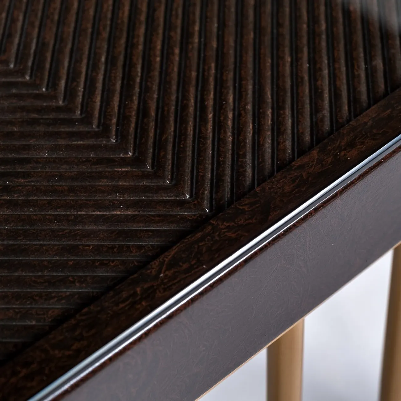 Стол журнальный квадратный вишнево-золотой ART-2706-CF от LaLume