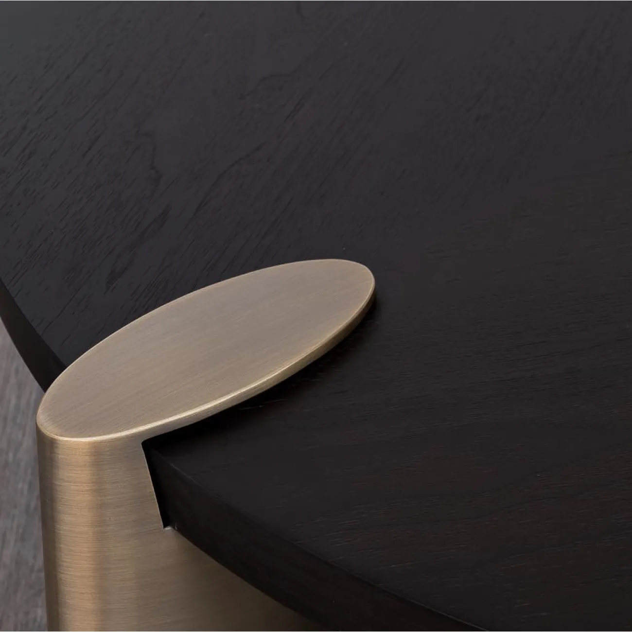 Стол журнальный низкий круглый темн.орех 58DB-CT17191 от LaLume