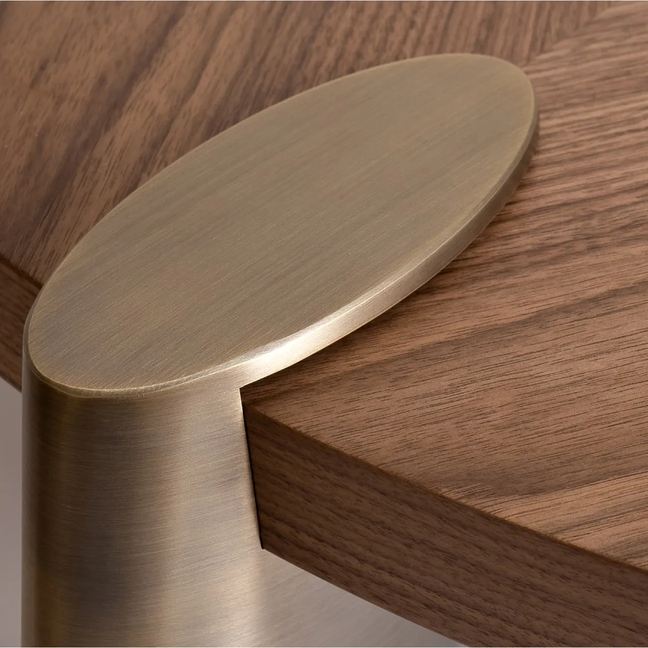 Стол журнальный круглый светлый орех 58DB-CT17191LT от LaLume Стол журнальный круглый светлый орех 58DB-CT17191LT от LaLume