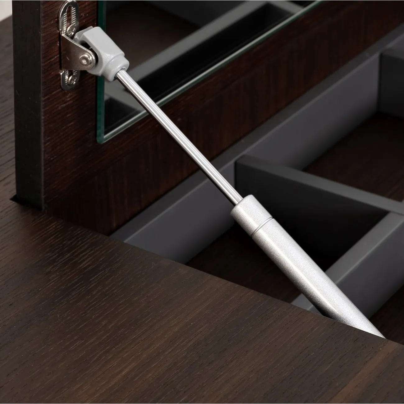 Стол туалетный с зеркалом 77IP-D20730 от LaLume Стол туалетный с зеркалом 77IP-D20730 от LaLume