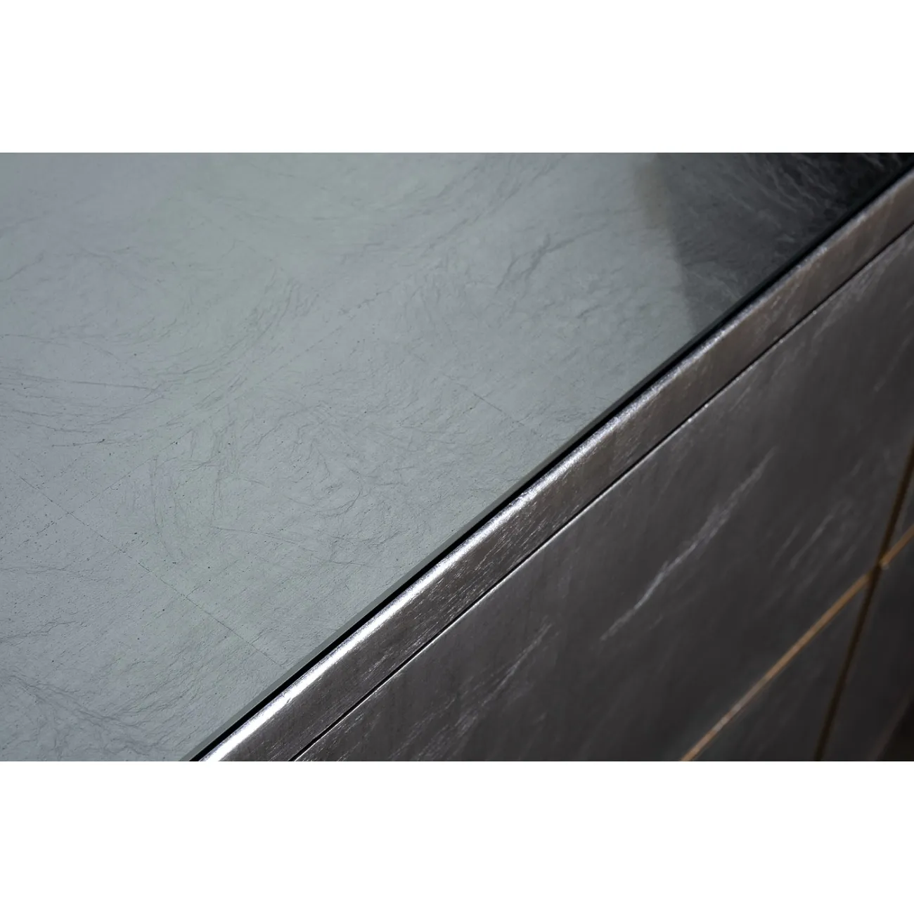 КОМОД FUTURO СЕРЕБРИСТЫЙ С ДВЕРЦАМИ от LaLume КОМОД FUTURO СЕРЕБРИСТЫЙ С ДВЕРЦАМИ от LaLume