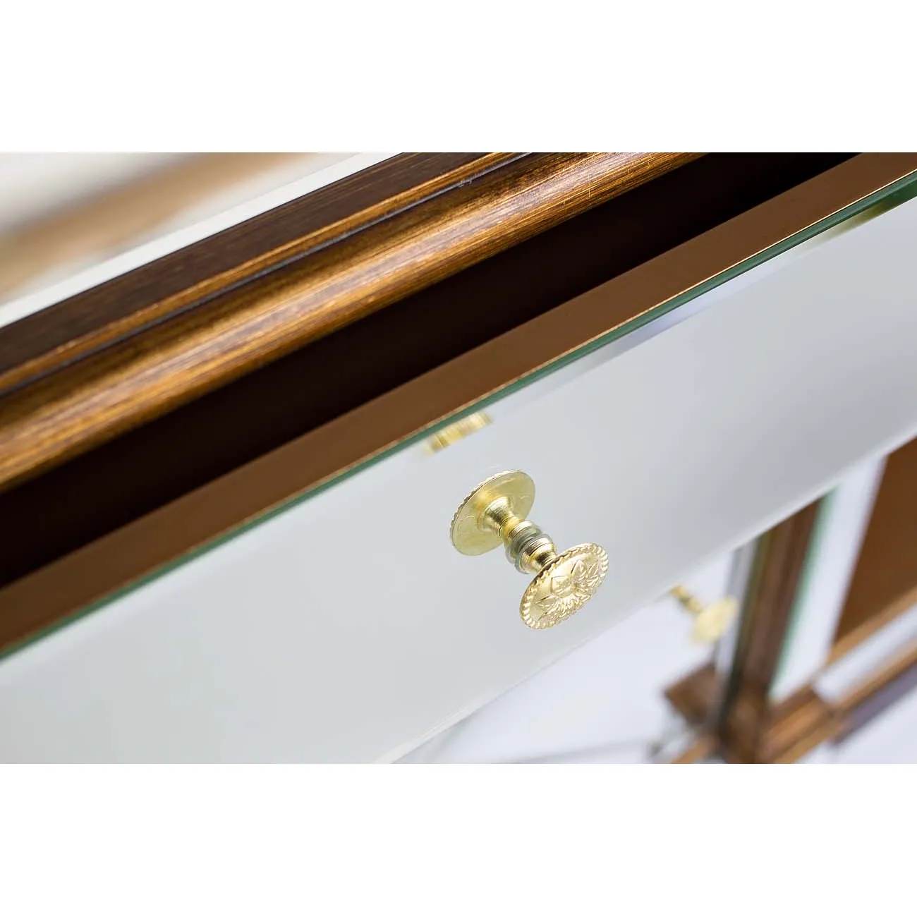 ТУМБА ПОД ТЕЛЕВИЗОР С ЗЕРКАЛЬНЫМ ФАСАДОМ KFC1153E7 от LaLume ТУМБА ПОД ТЕЛЕВИЗОР С ЗЕРКАЛЬНЫМ ФАСАДОМ KFC1153E7 от LaLume