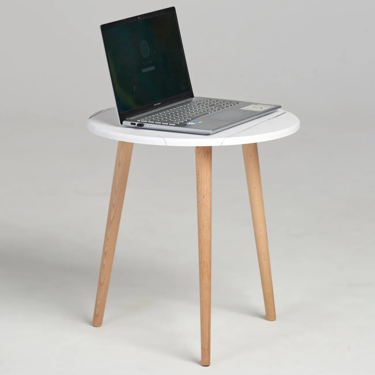 Элегантный журнальный столик Inle M с белым мрамором - идеальное дополнение для вашего интерьера