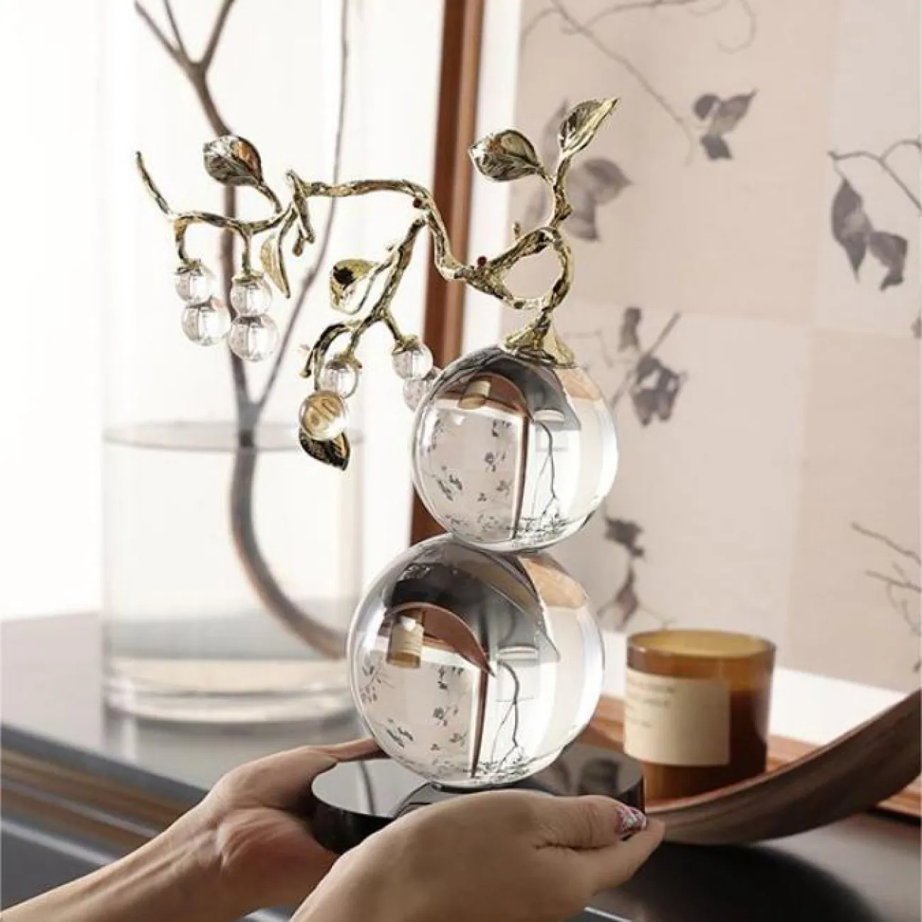 Хрустальное настольное украшение "Мать и Дитя" с металлическими листьями, круглым основанием Qiekoo от LaLume AP38146-32