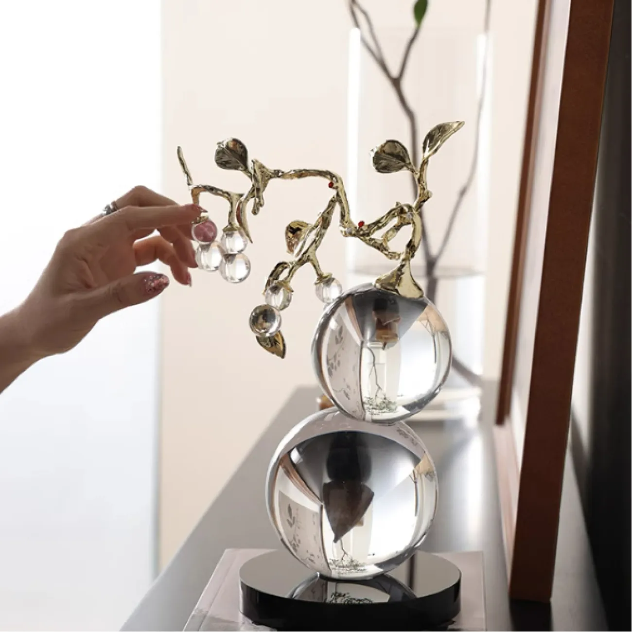 Хрустальное настольное украшение "Мать и Дитя" с металлическими листьями, круглым основанием Qiekoo от LaLume AP38146-32