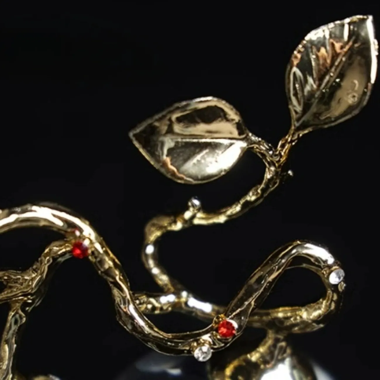 Хрустальное настольное украшение "Мать и Дитя" с металлическими листьями, круглым основанием Qiekoo от LaLume AP38146-32