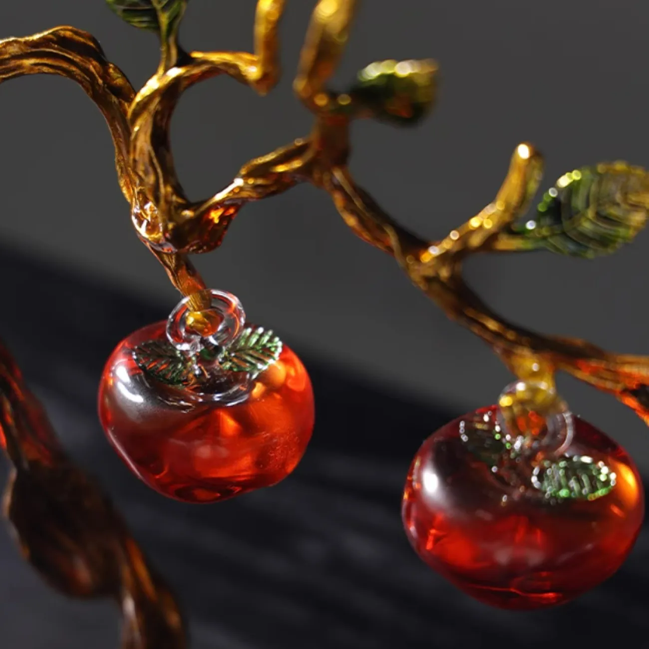 Изысканный настольный декор из стекла и металла "Дерево хурмы" Qiekoo от LaLume HR38152-32 Изысканный настольный декор из стекла и металла "Дерево хурмы" Qiekoo от LaLume HR38152-32