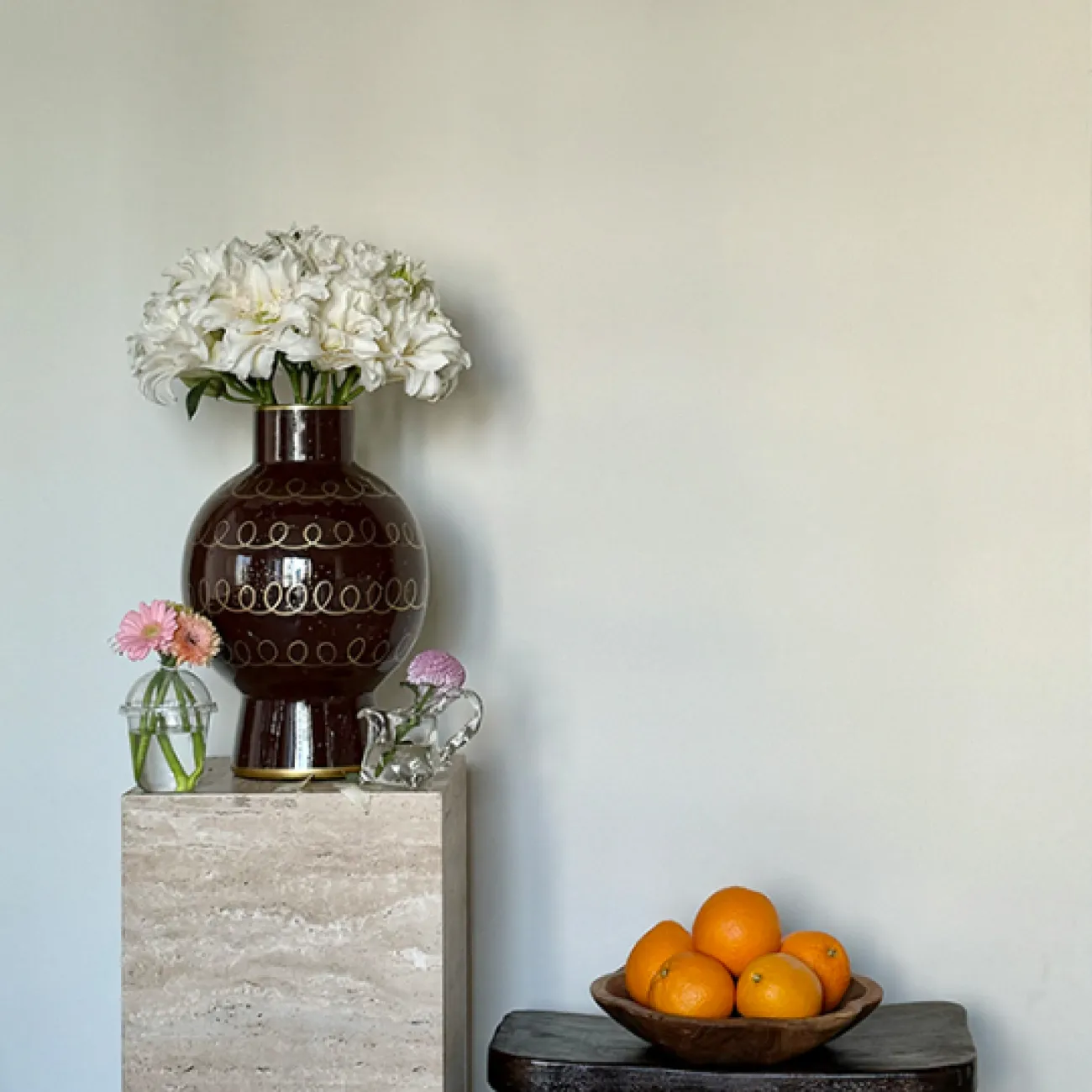 Стильная керамическая настольная ваза с золотой росписью "Антония" Qiekoo от LaLume VZ38154-32 Стильная керамическая настольная ваза с золотой росписью "Антония" Qiekoo от LaLume VZ38154-32