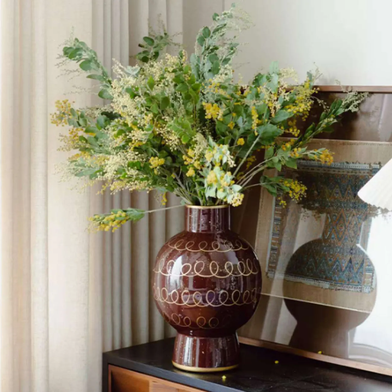 Стильная керамическая настольная ваза с золотой росписью "Антония" Qiekoo от LaLume VZ38154-32 Стильная керамическая настольная ваза с золотой росписью "Антония" Qiekoo от LaLume VZ38154-32