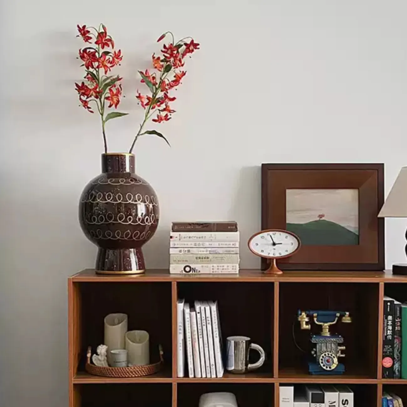 Стильная керамическая настольная ваза с золотой росписью "Антония" Qiekoo от LaLume VZ38154-32 Стильная керамическая настольная ваза с золотой росписью "Антония" Qiekoo от LaLume VZ38154-32