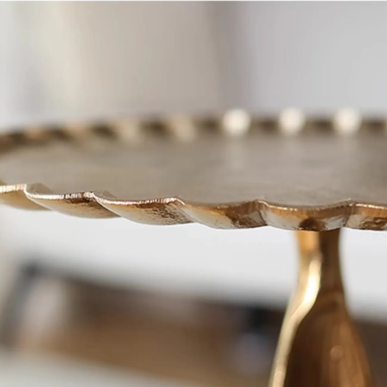 Индийский дизайнерский столик из алюминия в виде подсолнечника Qikuo от LaLume