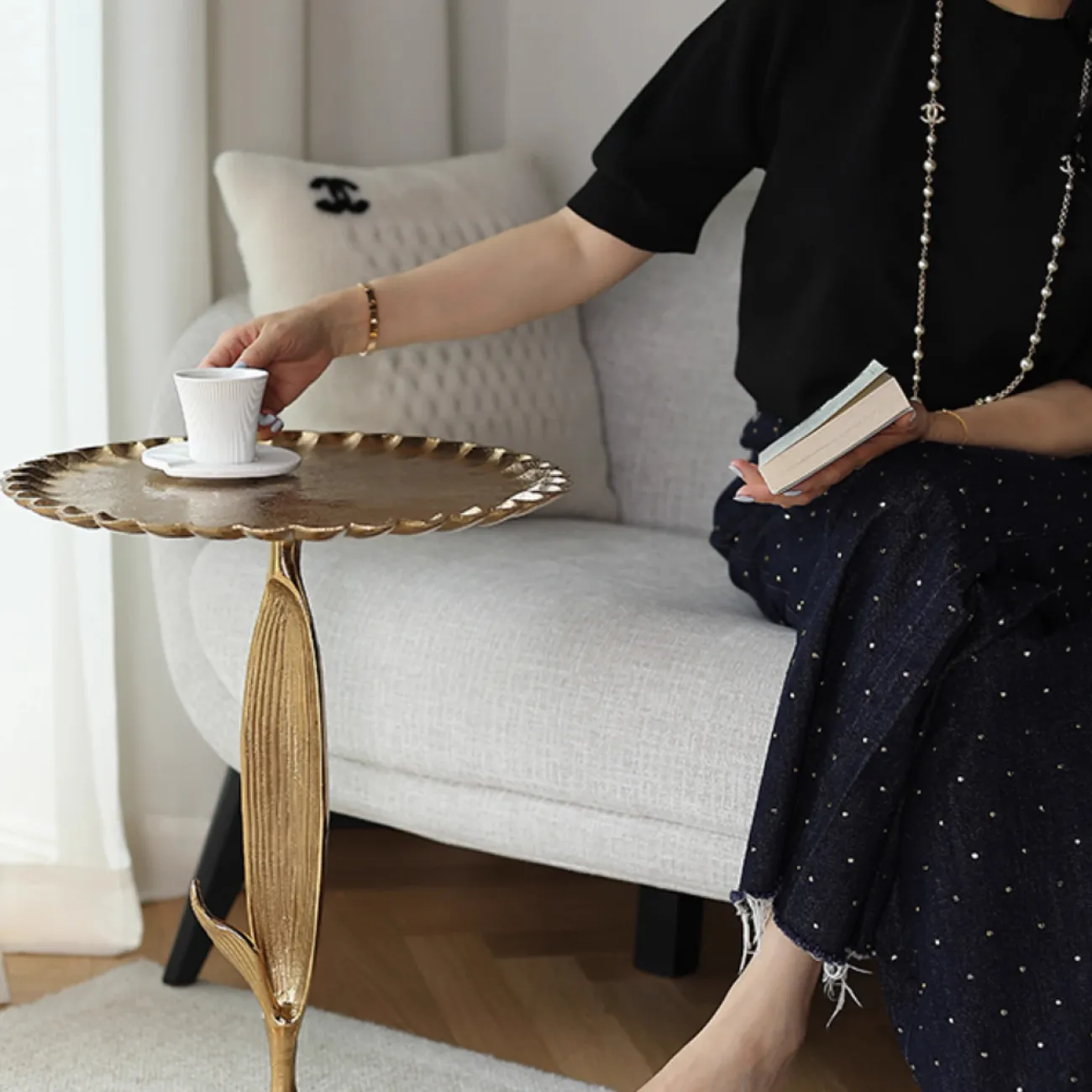 Индийский дизайнерский столик из алюминия в виде подсолнечника Qikuo от LaLume