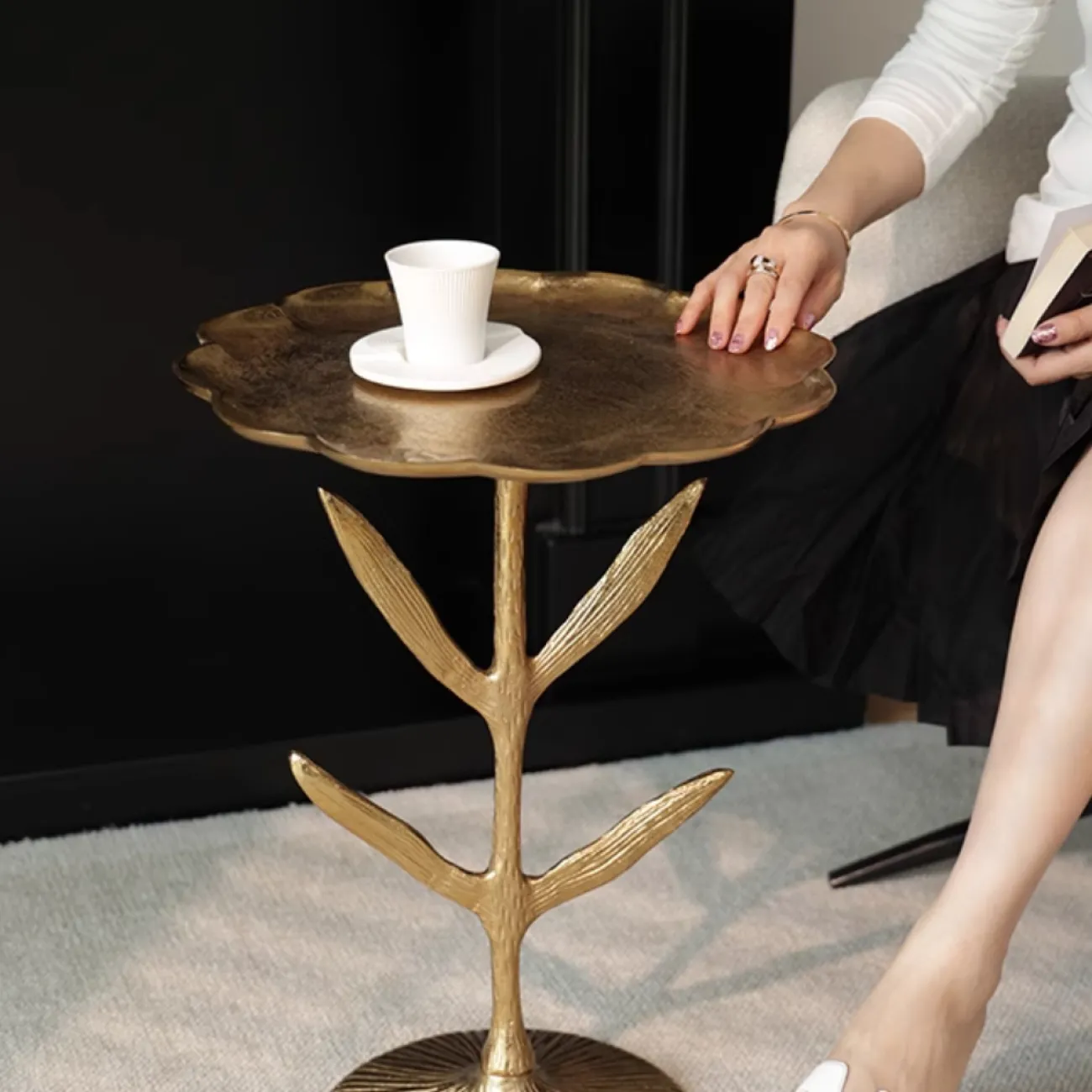 Индийский дизайнерский столик из алюминия в виде подсолнечника Qikuo от LaLume