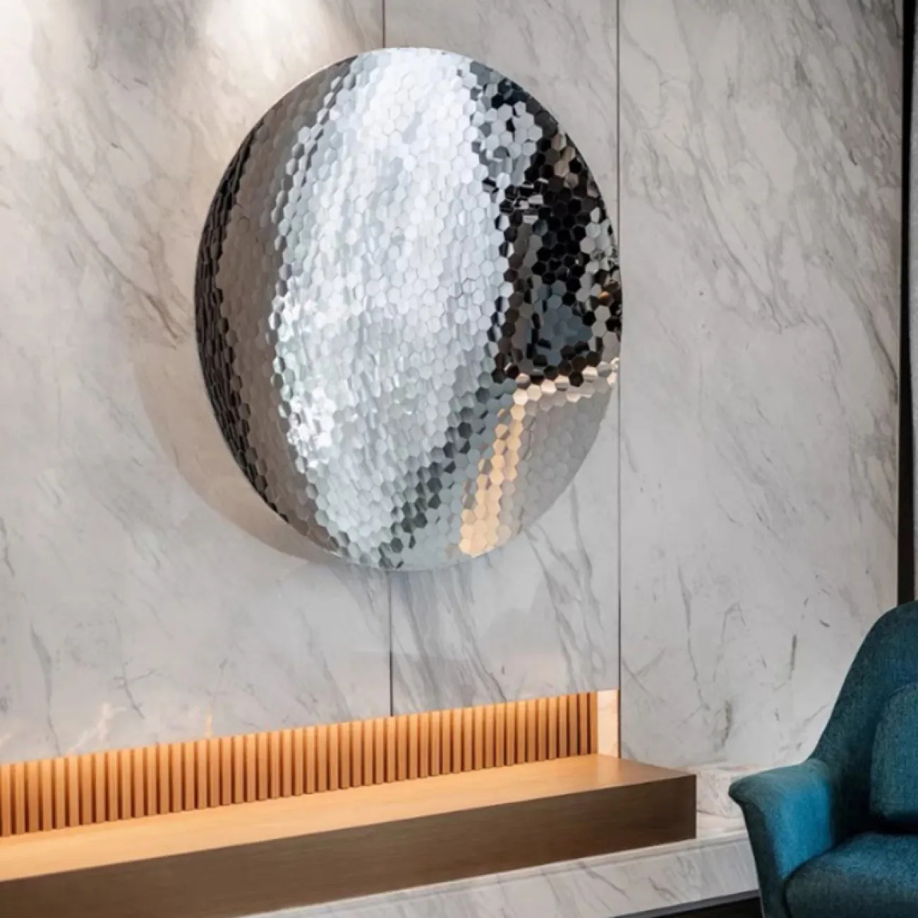 Круглое блестящее панно от LaLume из стали с гальваническим эффектом разных фактур KR38169-32