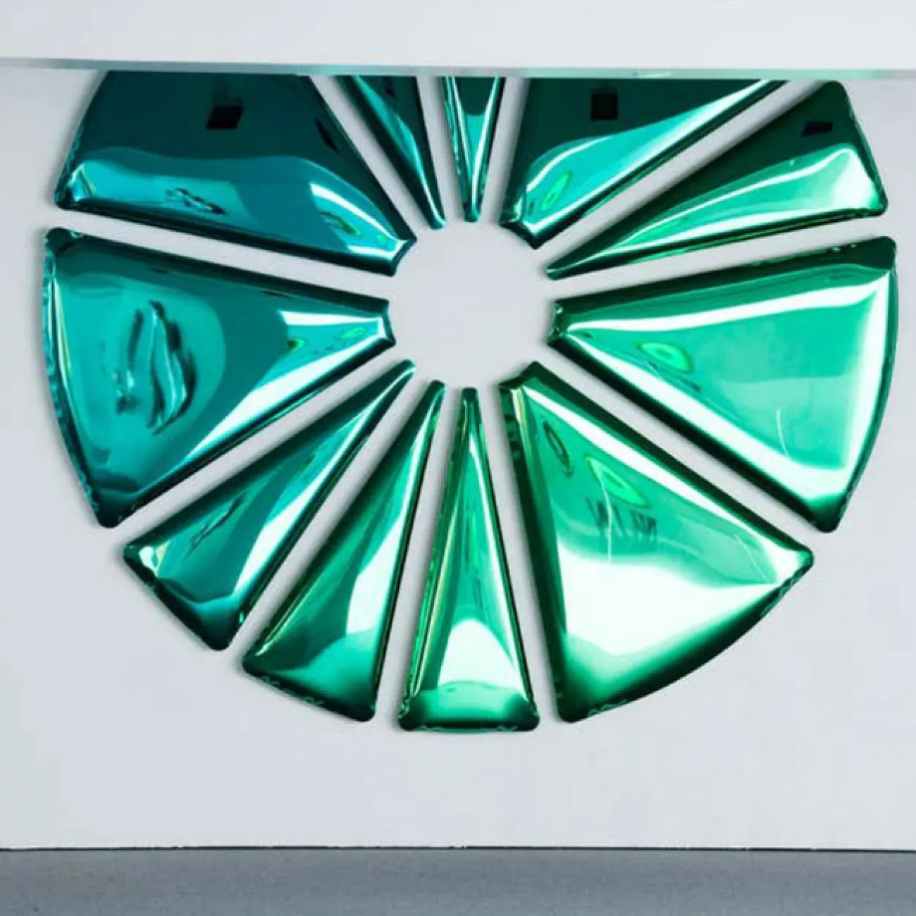 Интерьерное круглое панно "Цветок из металла" от LaLume из нержавеющей стали PN38173-32 Интерьерное круглое панно "Цветок из металла" от LaLume из нержавеющей стали PN38173-32