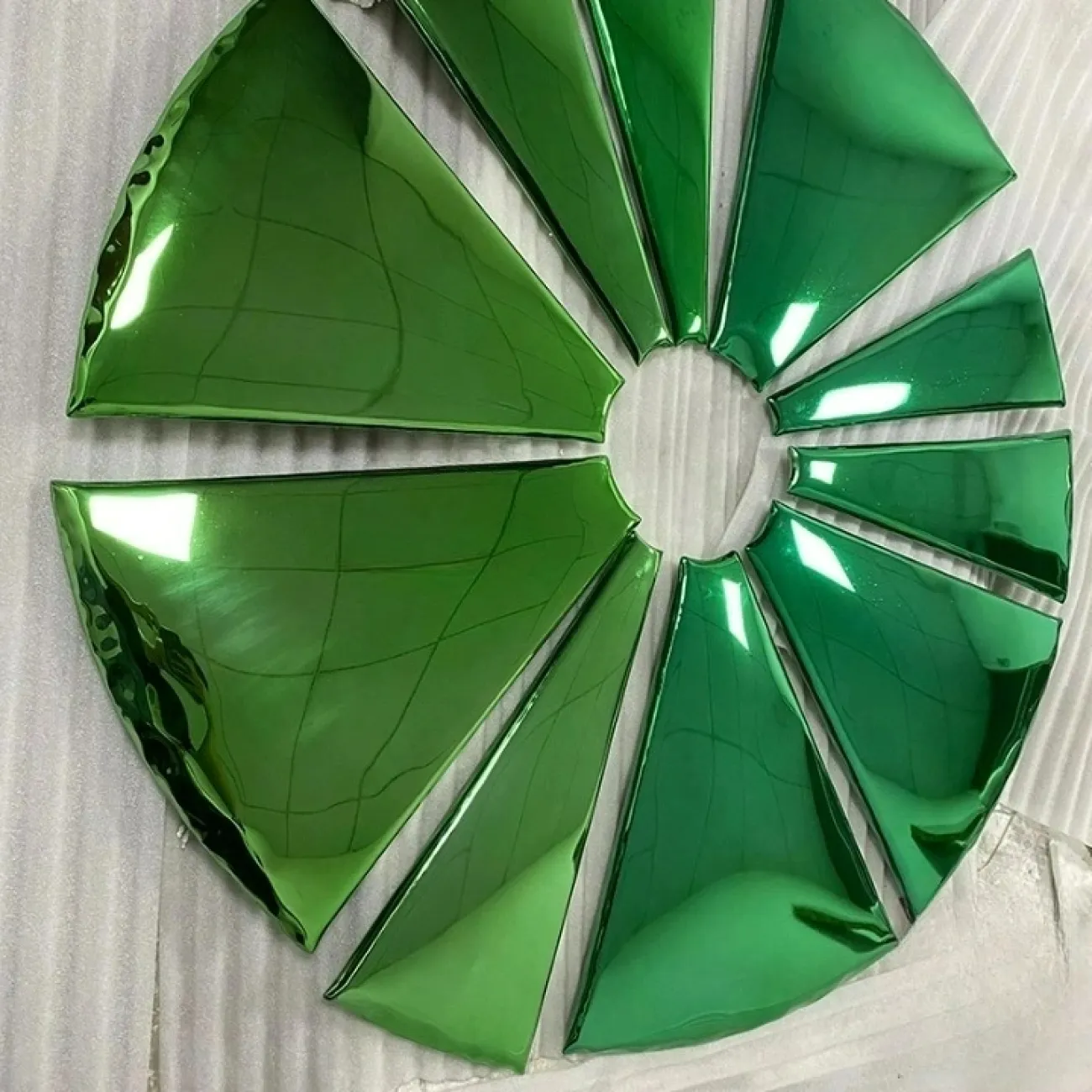 Интерьерное круглое панно "Цветок из металла" от LaLume из нержавеющей стали PN38173-32 Интерьерное круглое панно "Цветок из металла" от LaLume из нержавеющей стали PN38173-32