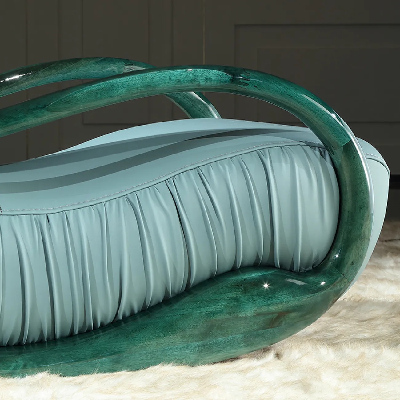 Роскошное кресло-качалка "Модерн" MIVICA из дерева и кожи KR38177-32 Роскошное кресло-качалка "Модерн" MIVICA из дерева и кожи KR38177-32