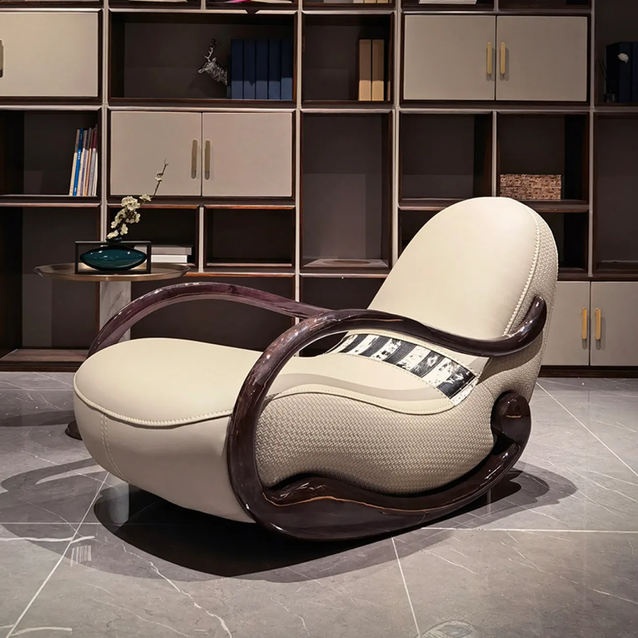 Роскошное кресло-качалка "Модерн" MIVICA из дерева и кожи KR38177-32 Роскошное кресло-качалка "Модерн" MIVICA из дерева и кожи KR38177-32