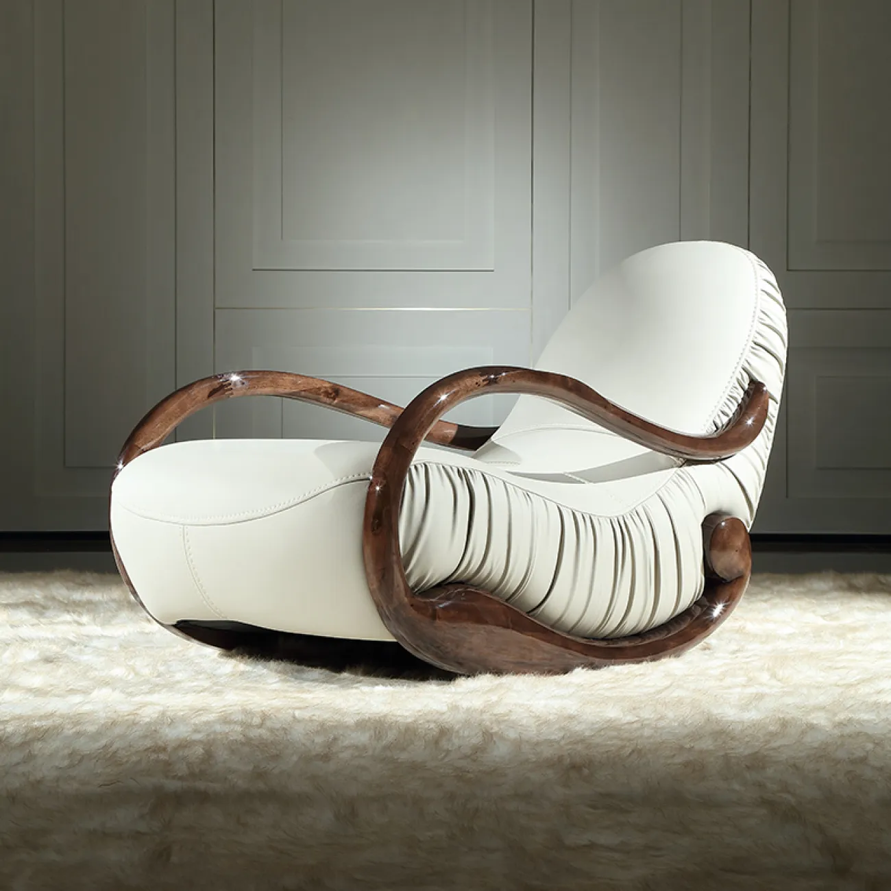 Роскошное кресло-качалка "Модерн" MIVICA из дерева и кожи KR38177-32 Роскошное кресло-качалка "Модерн" MIVICA из дерева и кожи KR38177-32