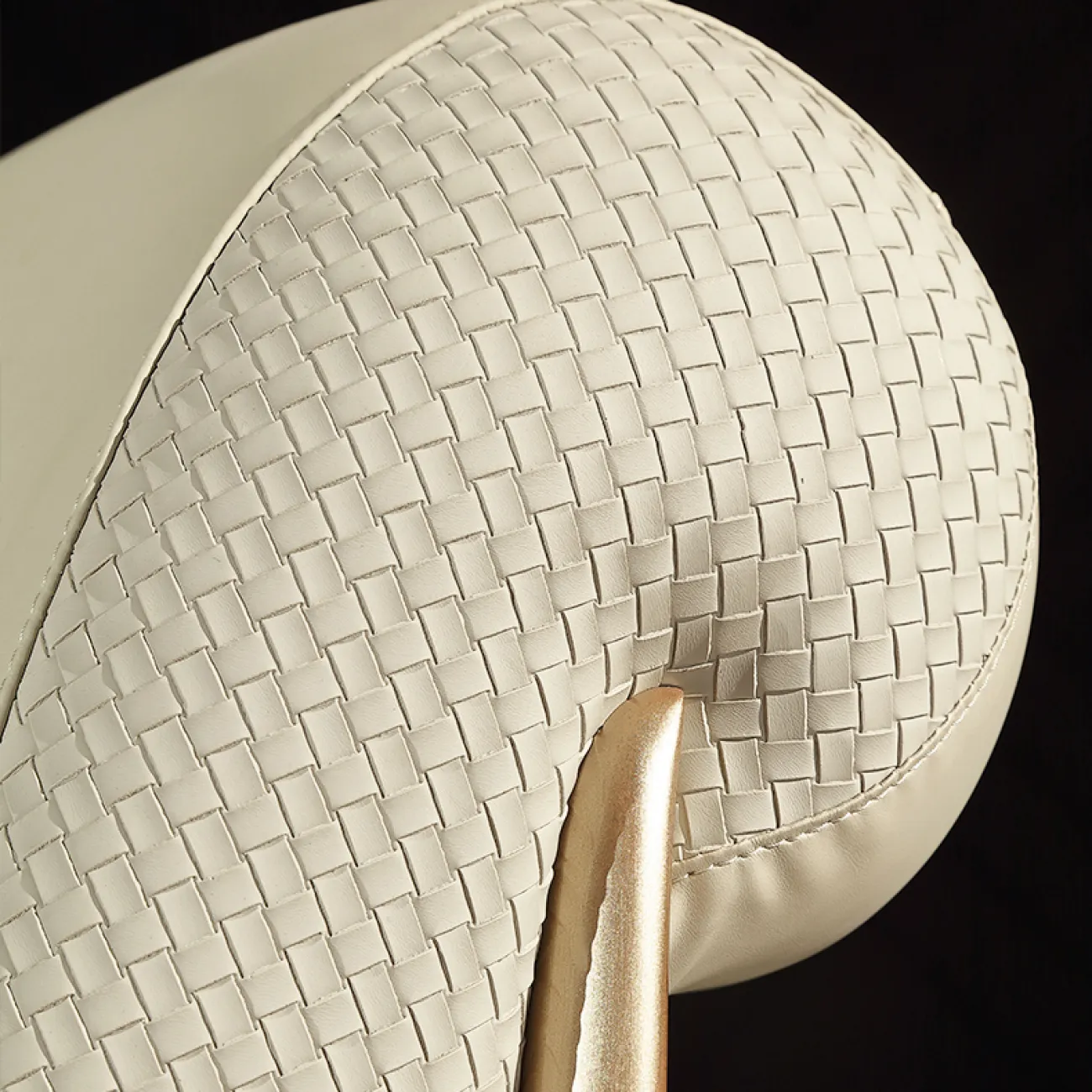 Современное кресло-качалка "Bedoya" от MIVICA из дерева и кожи KR38178-32