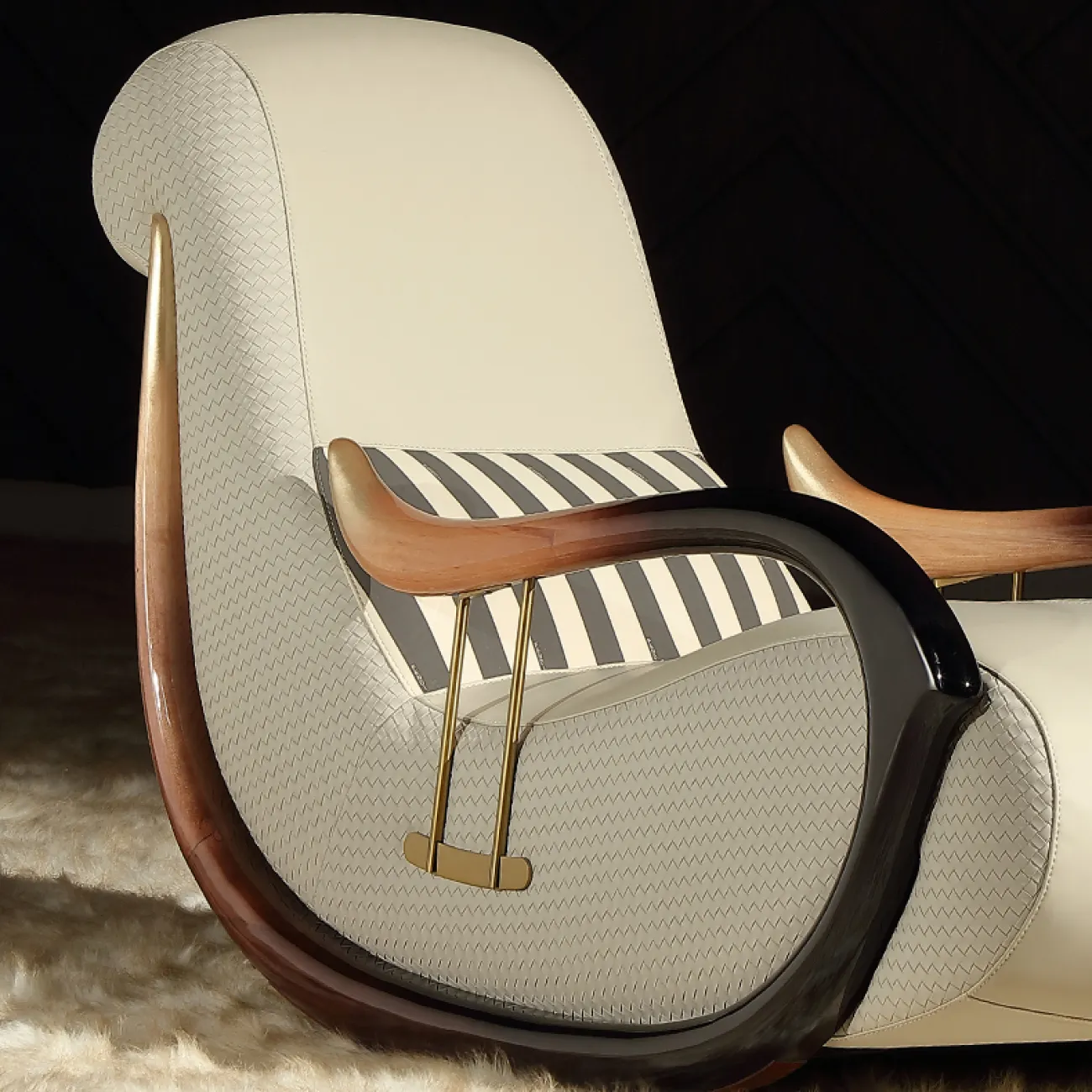 Современное кресло-качалка "Bedoya" от MIVICA из дерева и кожи KR38178-32