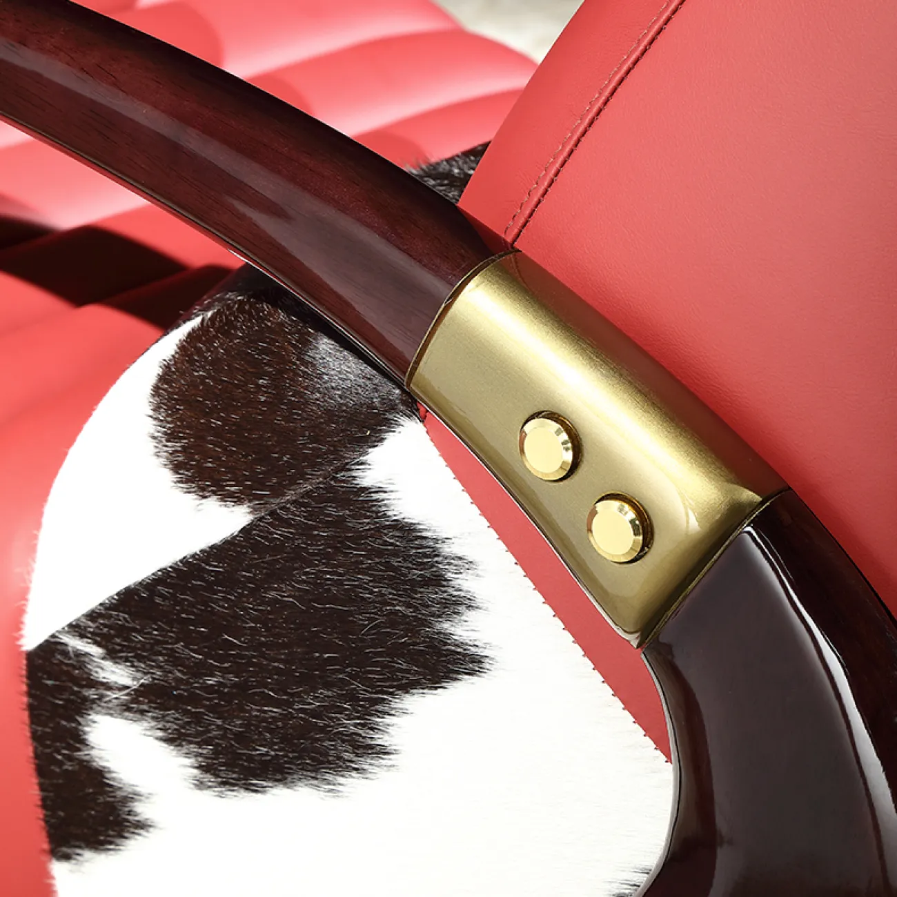 Дизайнерское кресло-качалка "Leonie" от MIVICA из кожи и дерева KR38185-32