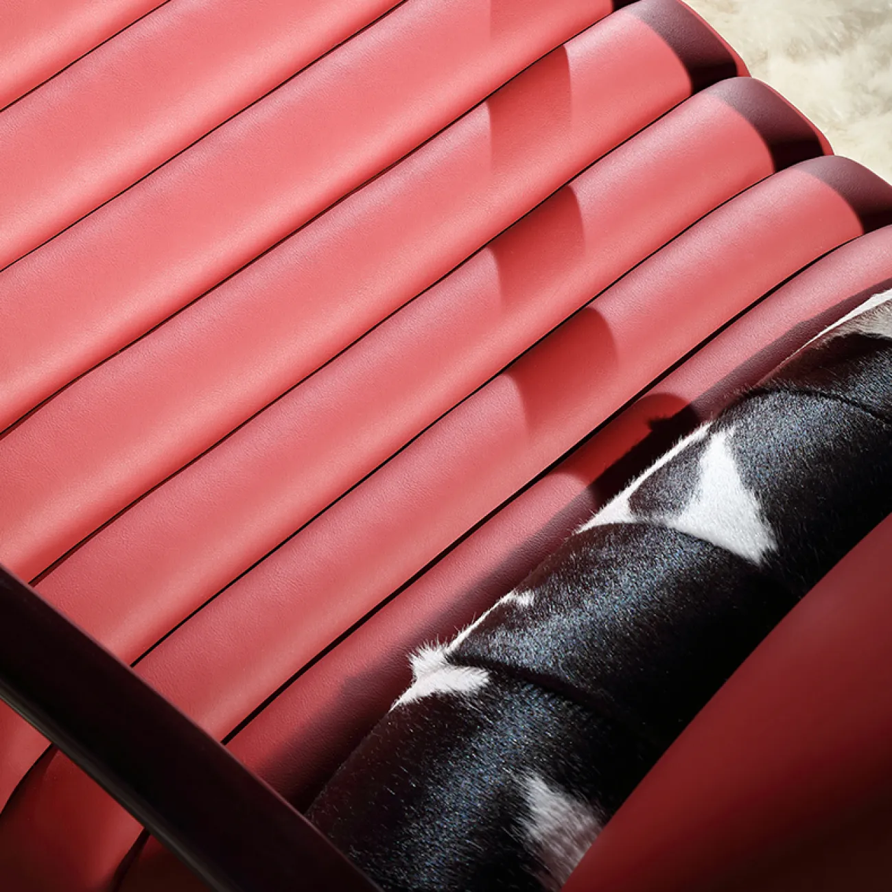 Дизайнерское кресло-качалка "Leonie" от MIVICA из кожи и дерева KR38185-32