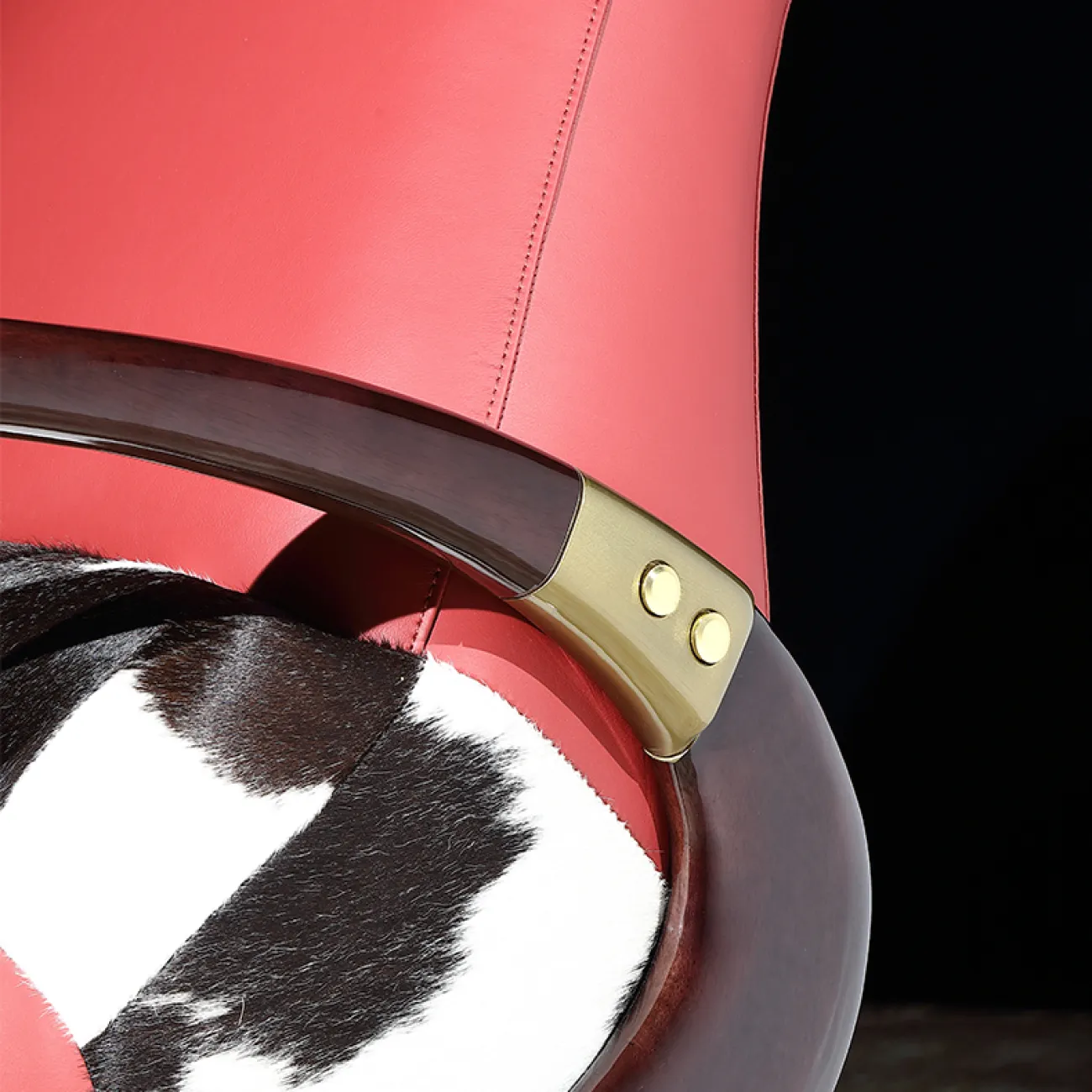 Дизайнерское кресло-качалка "Leonie" от MIVICA из кожи и дерева KR38185-32