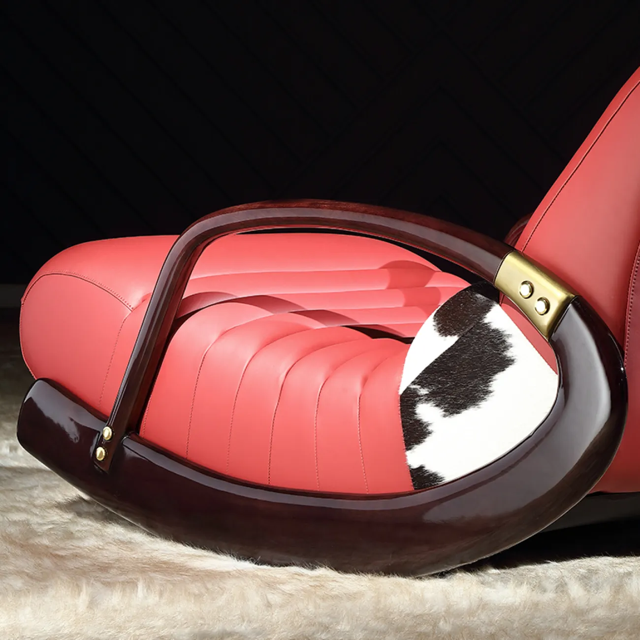 Дизайнерское кресло-качалка "Leonie" от MIVICA из кожи и дерева KR38185-32