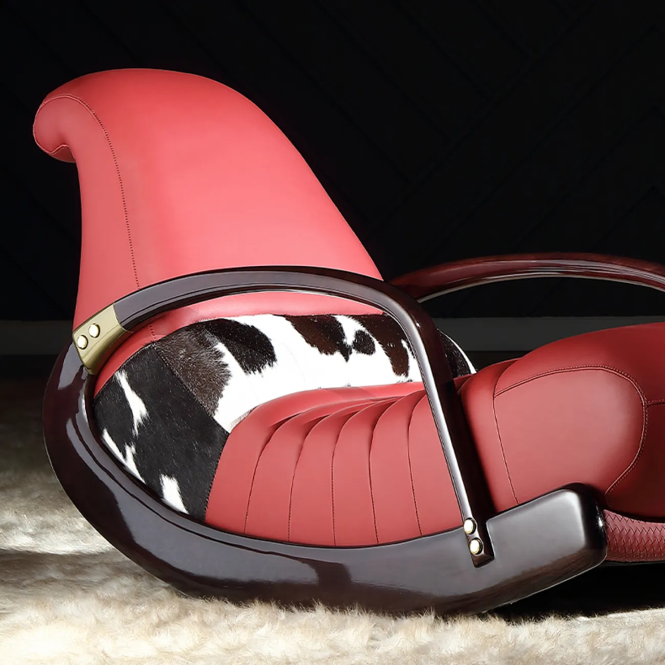 Дизайнерское кресло-качалка "Leonie" от MIVICA из кожи и дерева KR38185-32