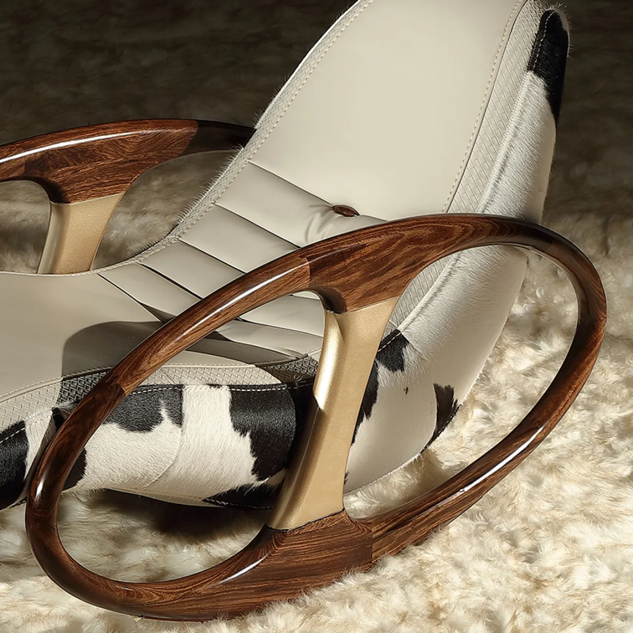 Современное кресло-качалка от MIVICA из дерева и кожи KR38187-32