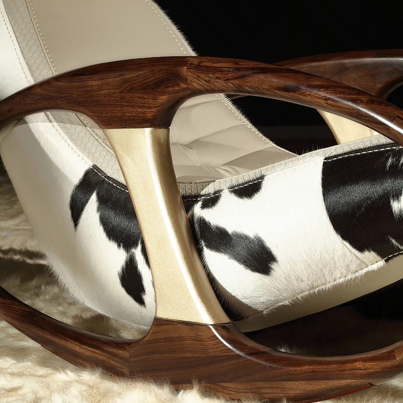 Современное кресло-качалка от MIVICA из дерева и кожи KR38187-32