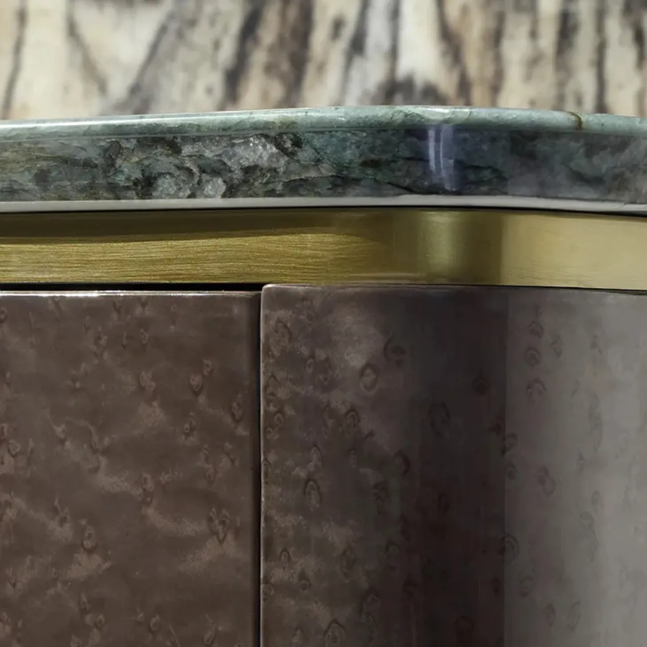 Современный комод MIVICA из дерева и зеленого мрамора KD38194-32 Современный комод MIVICA из дерева и зеленого мрамора KD38194-32
