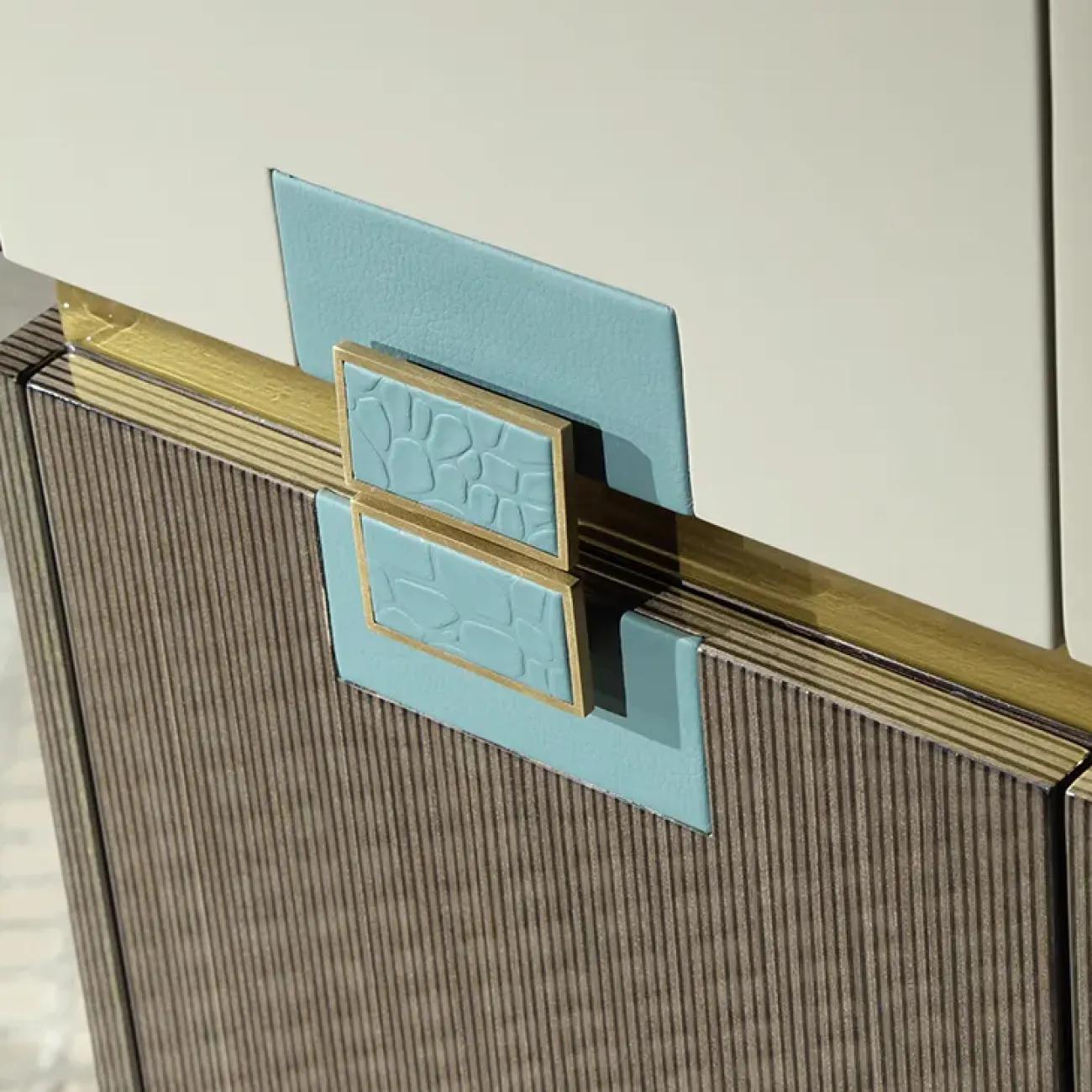 Стильный узкий комод MIVICA из дерева KD38196-32