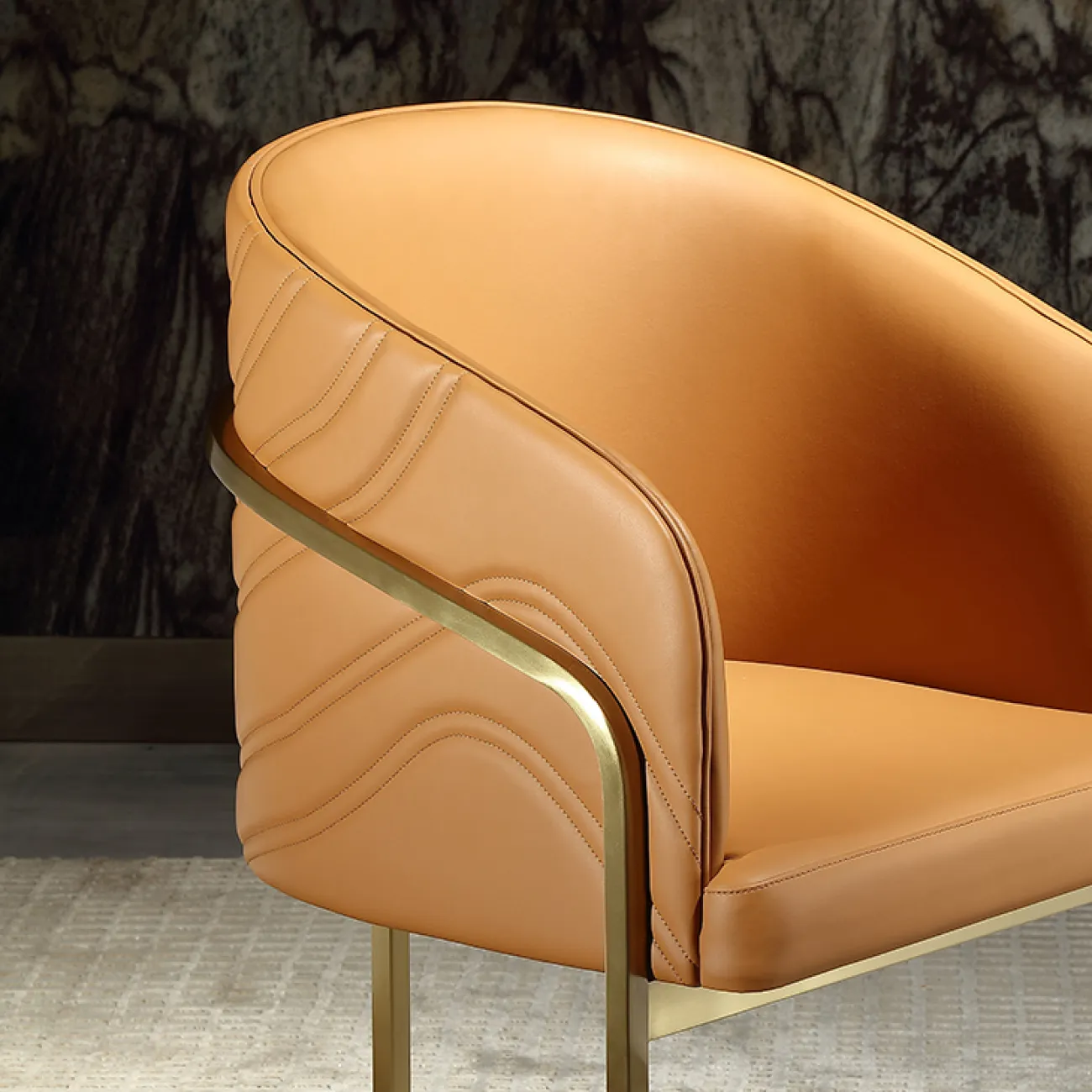 Комфортабельный обеденный стул MIVICA из кожи и латуни ST38211-32