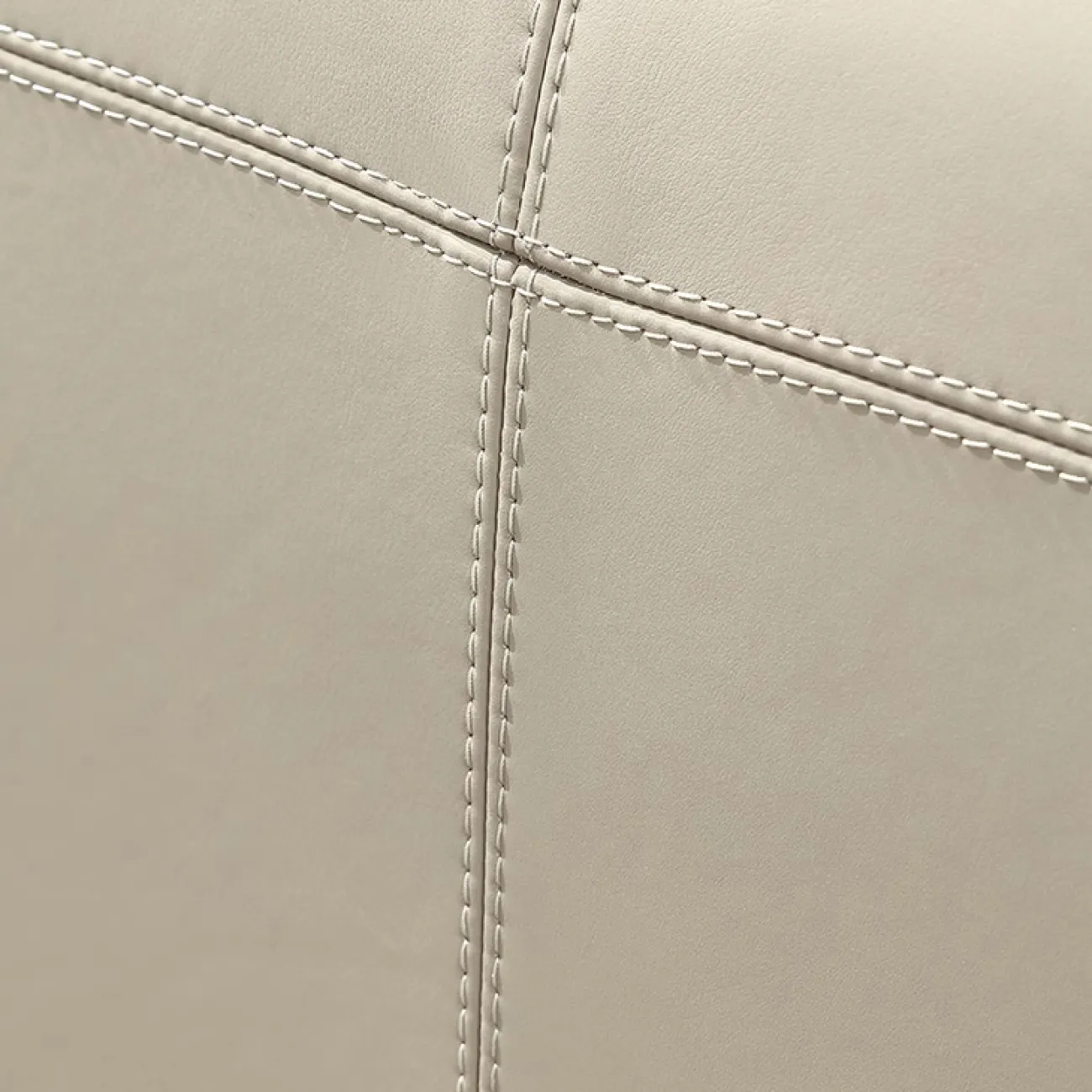 Престижное кресло MIVICA из кожи и красного дерева KR38212-32