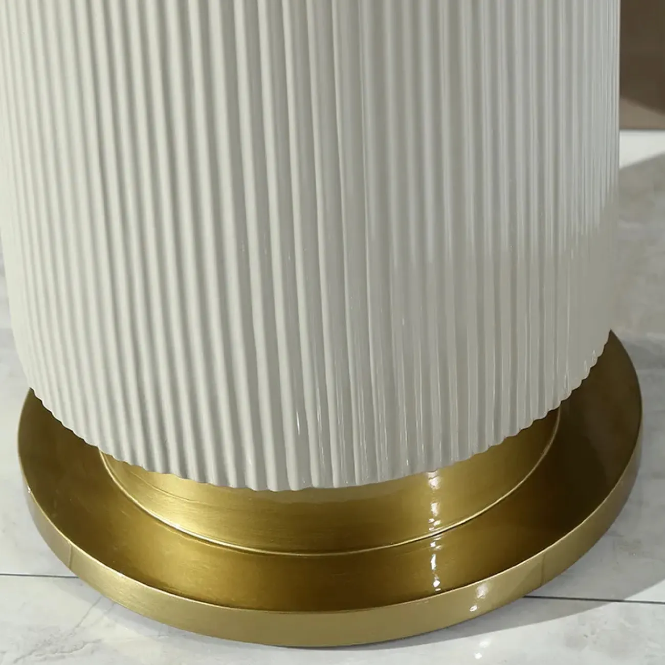 Дизайнерский пристенный столик MIVICA из натурального мрамора ST38216-32