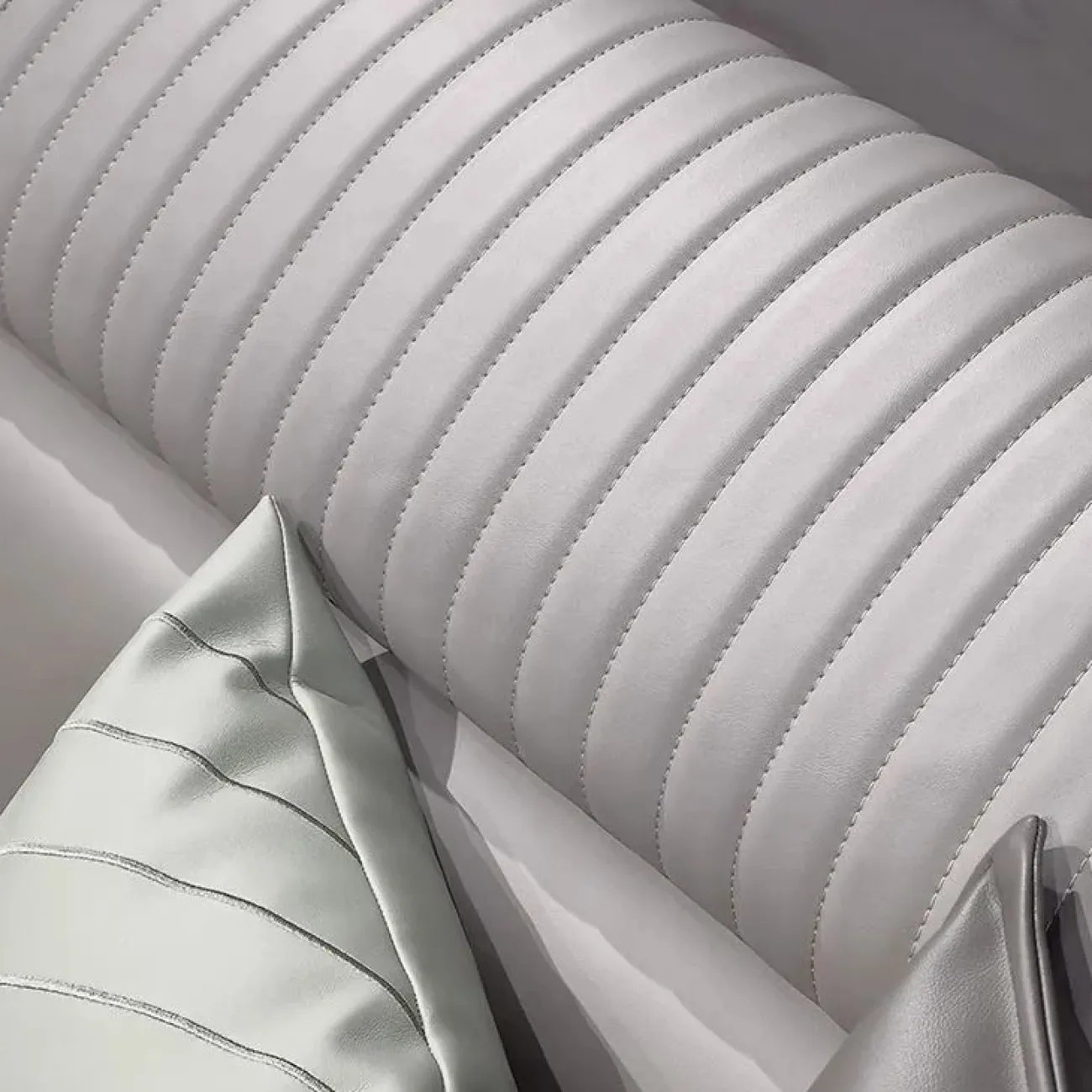 Роскошный диван MIVICA из натуральной кожи и красного дерева KR38223-32