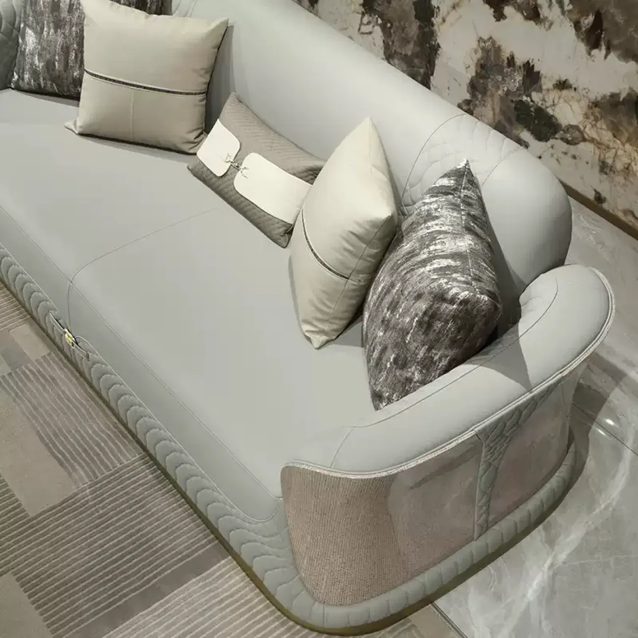 Элегантный диван MIVICA из красного дерева и натуральной кожи DV38232-32