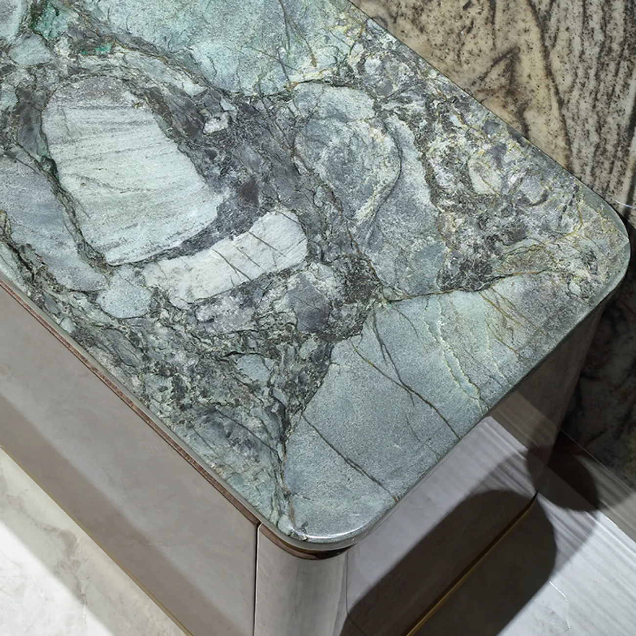 Роскошная тумба под телевизор MIVICA из красного дерева и зелёного мрамора TB38237-32