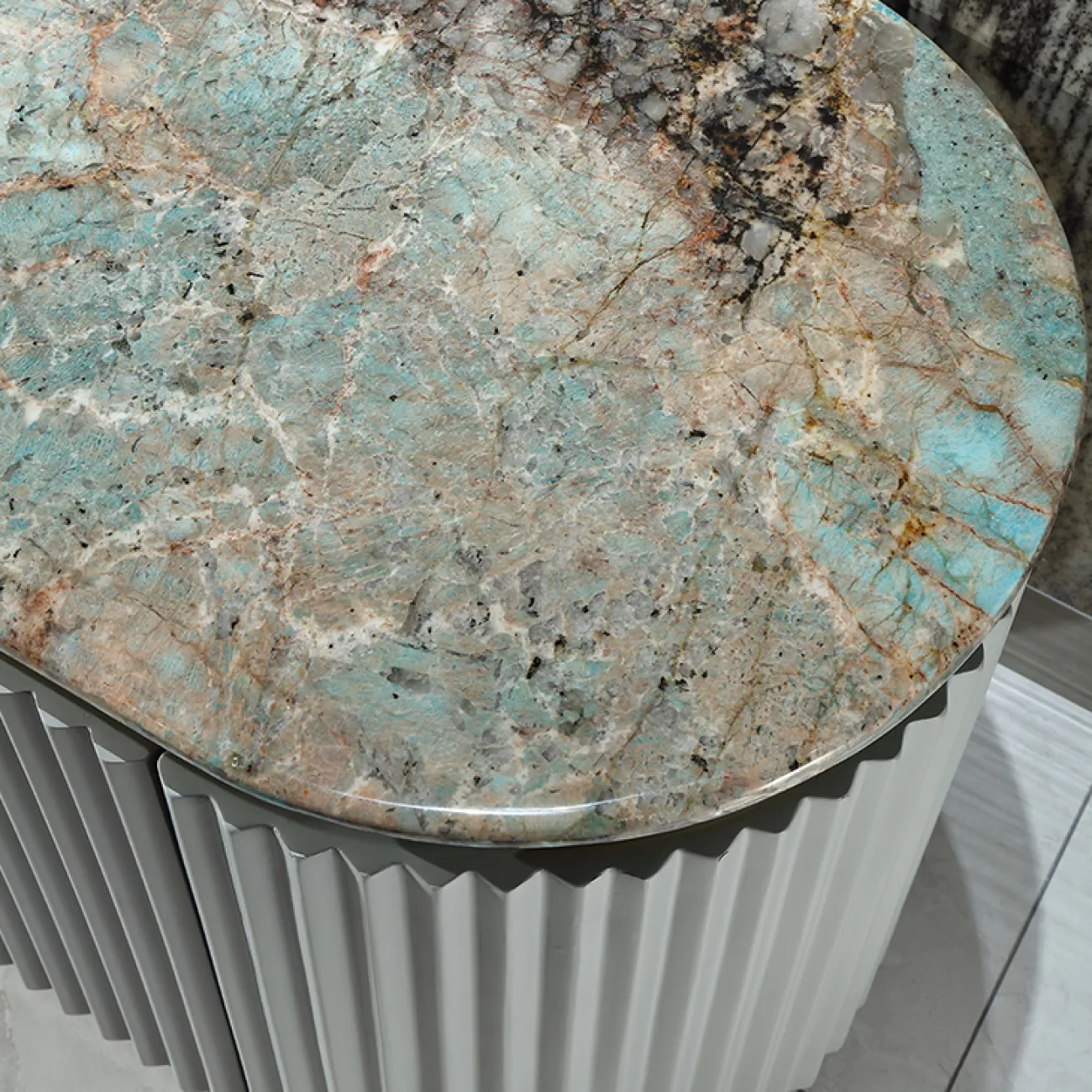 Стильная тумба под телевизор MIVICA из красного дерева и зелёного мрамора TB38238-32