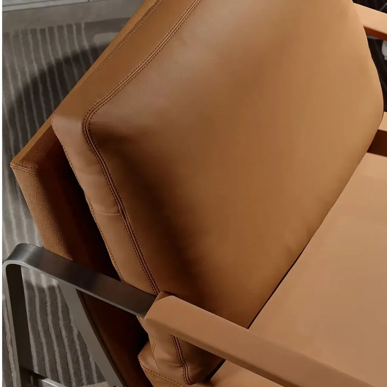 Стильное кресло MIVICA из натуральной кожи KR38240-32 Стильное кресло MIVICA из натуральной кожи KR38240-32