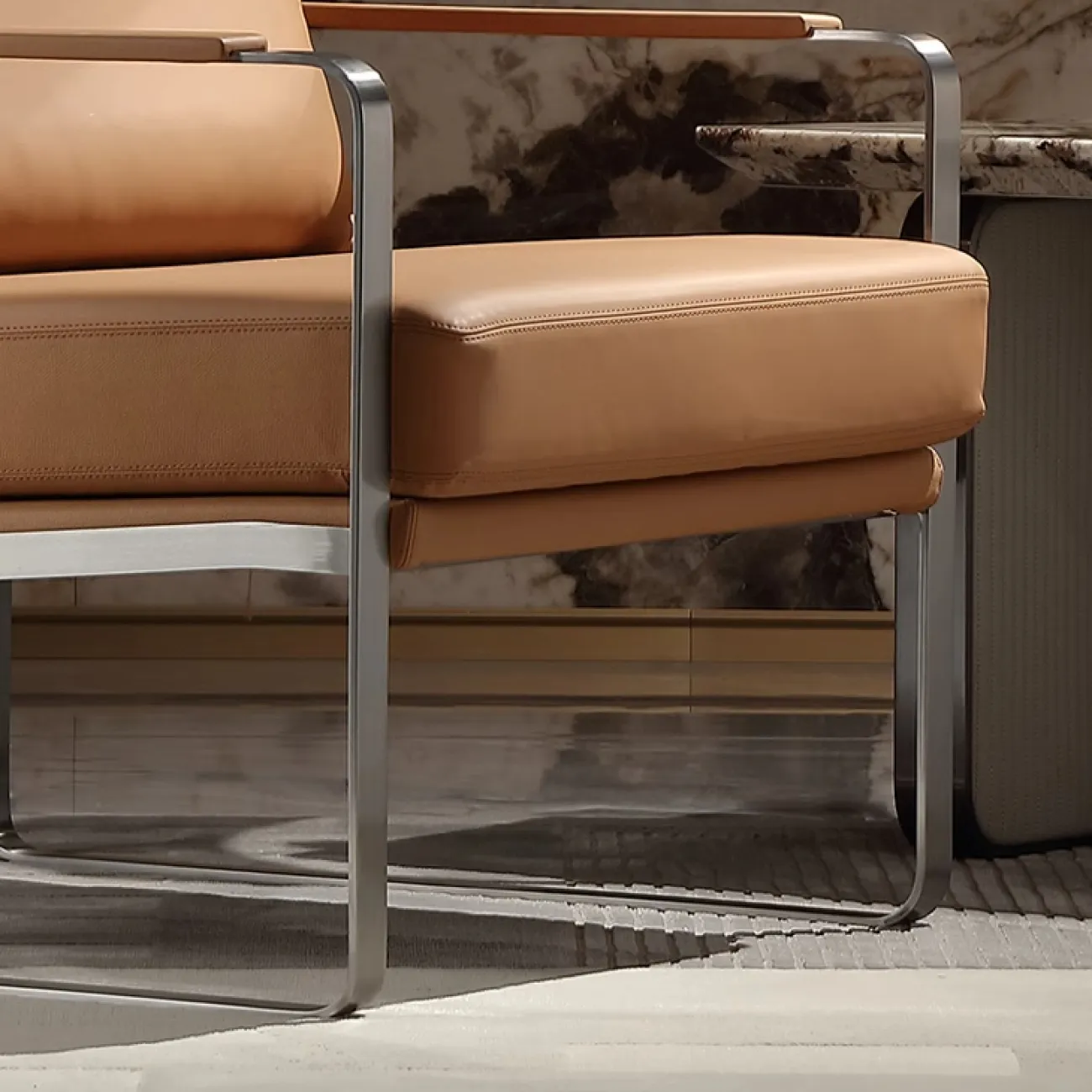 Стильное кресло MIVICA из натуральной кожи KR38240-32 Стильное кресло MIVICA из натуральной кожи KR38240-32