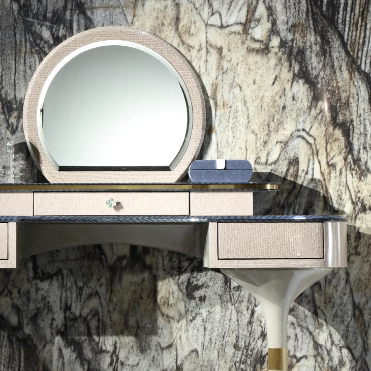 Элегантный туалетный столик с зеркалом MIVICA из красного дерева TS38241-32