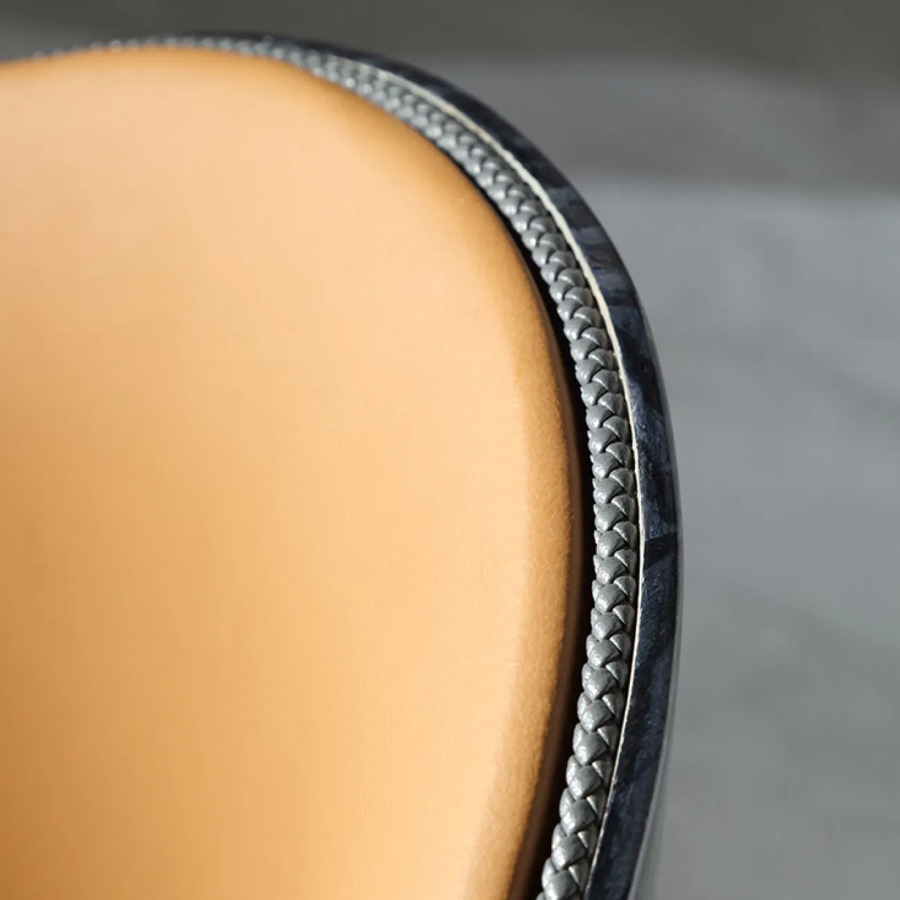 Удобный для туалетного столика табурет MIVICA из кожи и красного дерева ST38242-32