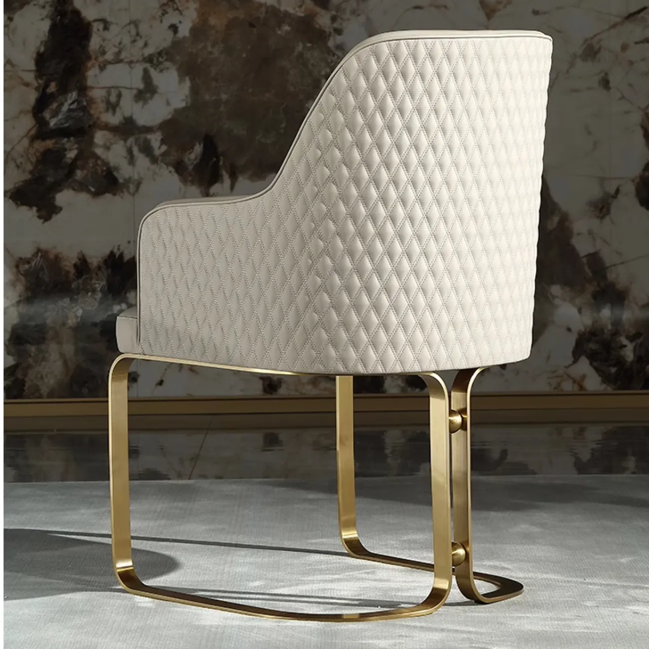 Комфортабельный обеденный стул MIVICA из кожи и латуни ST38249-32