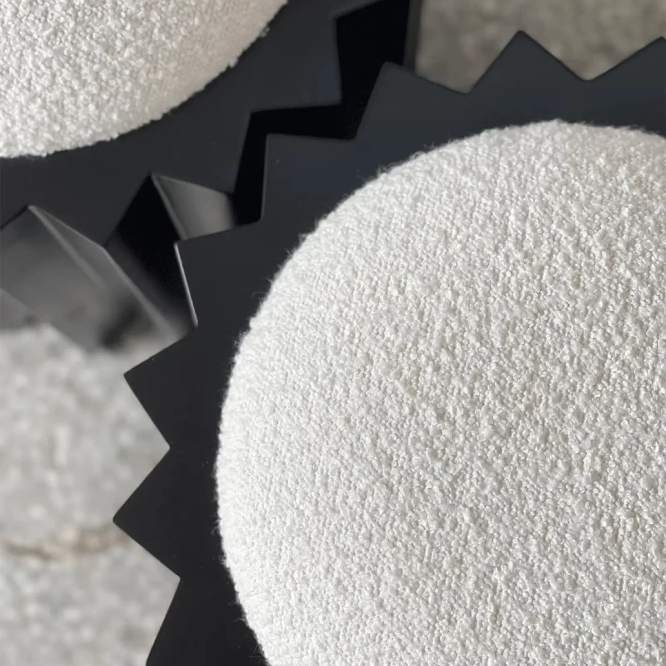 Дизайнерский Черный Низкий Табурет Yanshe от LaLume Дизайнерский Черный Низкий Табурет Yanshe от LaLume