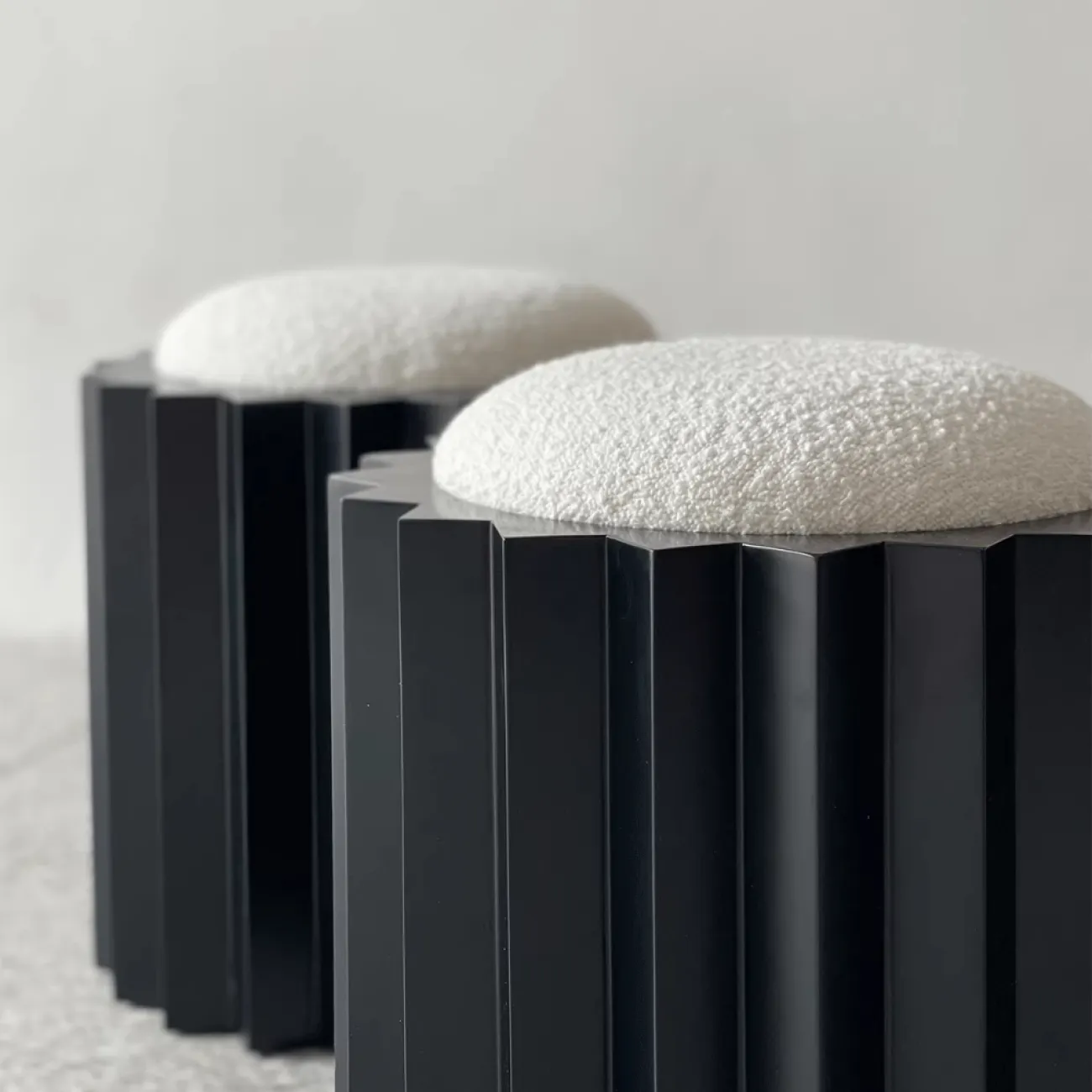 Дизайнерский Черный Низкий Табурет Yanshe от LaLume Дизайнерский Черный Низкий Табурет Yanshe от LaLume