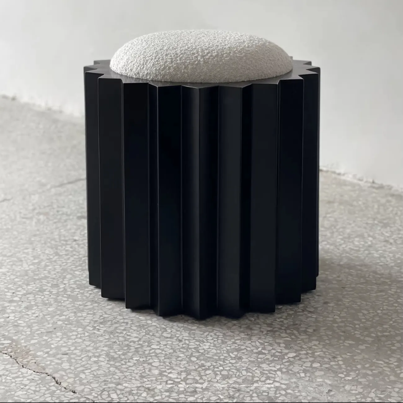 Дизайнерский Черный Низкий Табурет Yanshe от LaLume Дизайнерский Черный Низкий Табурет Yanshe от LaLume